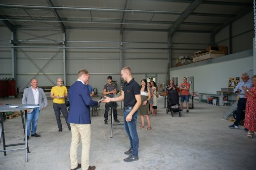 BescheidübergabeII.JPG