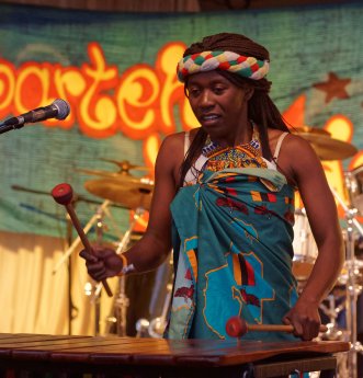 Pamuzinda, Musikerin, Foto Conrad Rössel.jpg