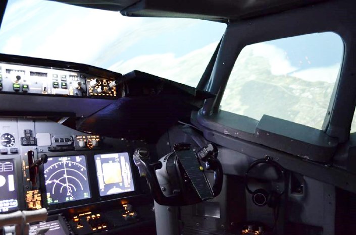 Flugsimulator Stuttgart - Cockpit Detail..jpg