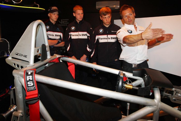 Andy-Priaulx-explains-the-driving-simulator.jpg