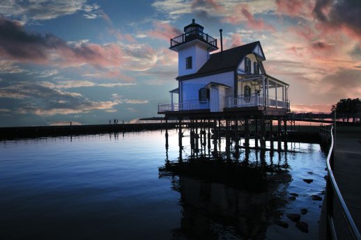 Roanoke River Lighthouse at Sunset 2_(C)VisitNC.jpg