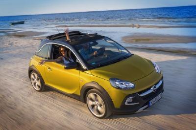 Da macht das Autofahren gleich nochmal so viel Spaß: Mit dem Opel ADAM ROCKS und dem günstigen Tarif der Opel Autoversicherungs-Flat