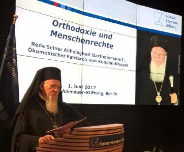 Patriarch Bartholomeos I. bei seiner Rede in Berlin / © Foto: Dietmar Päschel/APD