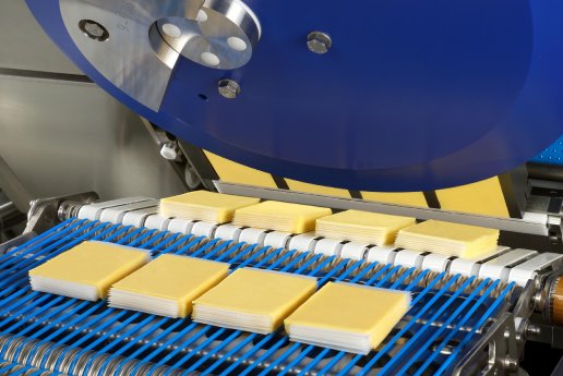 Die Verarbeitung und Verpackung von Käse kann mit Frischpack effizient ausgelagert werden.JPG