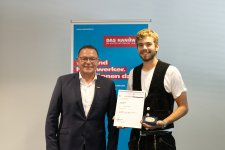 Erhielt von Präsident Klaus Hofmann die Auszeichnung zur „Persönlichkeit im Handwerk“: Zimmerermeister Julius Rieger aus Heidelberg.