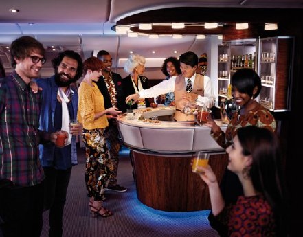 Die Emirates A380 Bord-Lounge_Credit Emirates.jpg