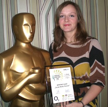 Kerstin Saathoff, Online-PR Consultant nahm am Mittwochabend in Hannover den Preis entgegen.jpg