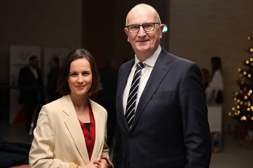 Brandenburgs Ministerpräsident Dr. Dietmar Woidke und mabb-Direktorin Dr. Eva Flecken.jpg