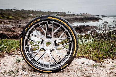 Der Pirelli P Zero gewann den Sommerreifentest des Fachmagazins evo
