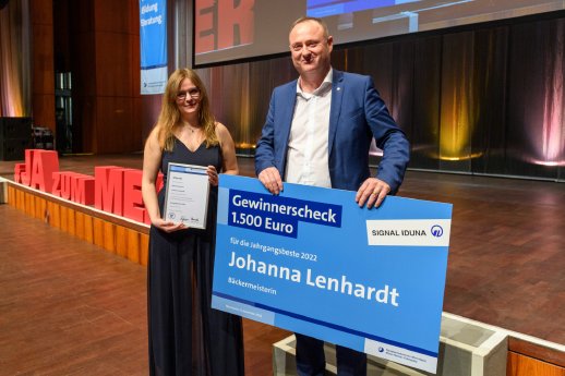 pri22-11-14_Meisterfeier_ Jahrgangsbeste 2022 ist Bäckermeisterin Johanna Lenhardt.jpg