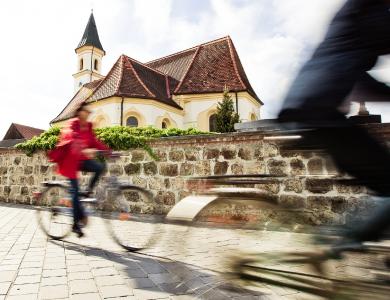 Eine Fahrradtour weit weg vom Lärm der Welt: der neue Bad Füssinger Kirchenradweg bietet auf 30 Kilometern viel Sehenswertes und dazu