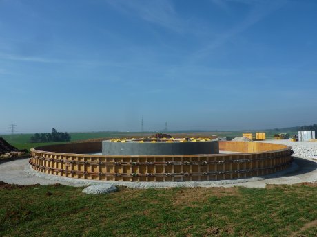 Fundament eines Windkraftwerks des Windparks Berching.JPG