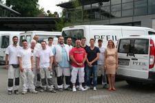 Ein starkes Team unterstützt Julian und Denise Pfeil (rechts) (Bild: Handwerkskammer Mannheim)