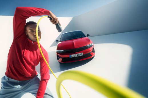 OpelAstraSportsTourerElectric (6).jpg