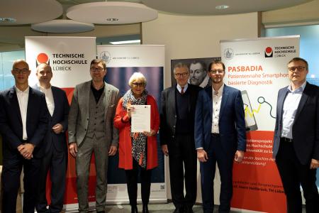 v.l.: Prof. Dr. Mathias Beyerlein, Prof. Dr. Jost Steinhäuser, Prof. Dipl.-Ing. Frank Schwartze, Prof. Dr. Gabriele Gillessen-Kaesbach, Dr. Henneke Lütgerath, Prof. Dr. Philipp Rostalski und Prof. Dr. Horst Hellbrück