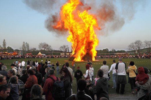 Osterfeuer09_Uli-Lücke_147.jpg