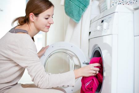 Mit der richtigen Waschmaschine bares Geld sparen © Fotolia lightpoet
