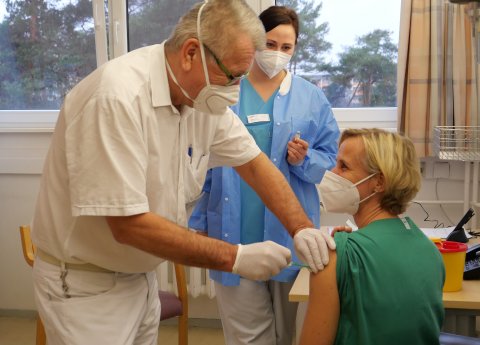 2021-01-13_Impfstart am Krankenhaus in Ludwigsfelde.jpg