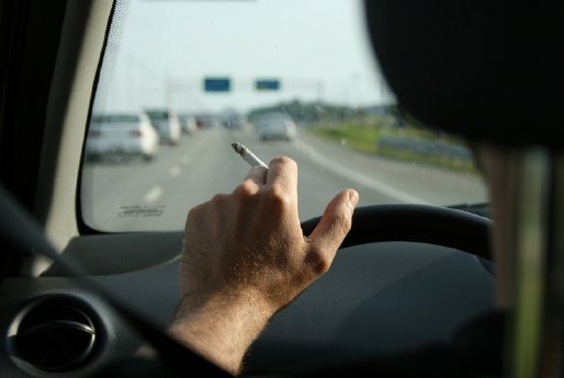 Bild_Rauchen im Auto.jpg