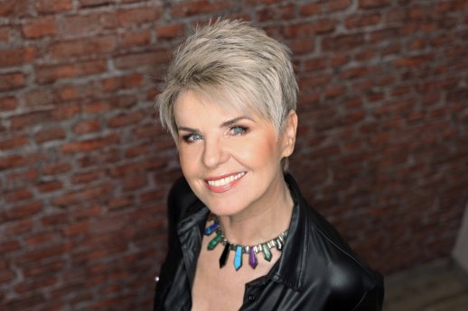 Pressefoto_Linda_Feller_klein (1).JPG