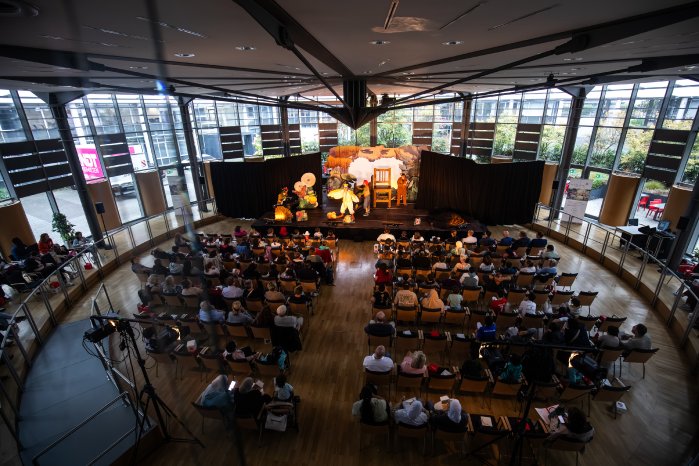 KINDER LACHEN Obenansicht.jpg