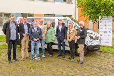 v.l.n.r.: Meike Bottlender, David Poß, Andreas Scherer, Karl-Heinz Kroner, Gudrun Steiner, Eric Schäfer, Simone Steiner und Susanne Kaltenbrunnen (Bildquelle: Markus Kümmerle, Städtisches Klinikum Karlsruhe)
