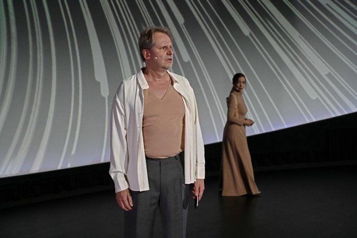 Letzte Nacht der Welt 88 Nils Brück und Judith Lilly Raab ©JochenKlenk.jpg