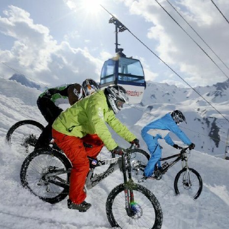 Mountainbiken im Schnee, c - P. LEBEAU, Tignes.jpg