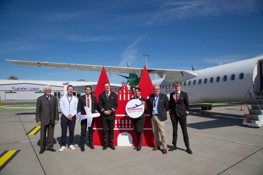 Erstflug_Lübeck_-_München_DAT_Stöcker_Voss__Crew__Marx.jpg