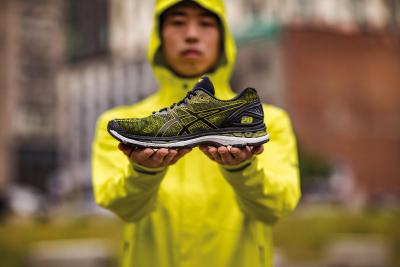ASICS feiert den 20. Geburtstag seines Premium-Laufschuhs GEL-NIMBUS