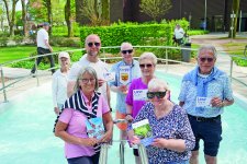 Kneipp-Verein freut sich auf die neue Saison: (hintere Reihe) Kurdirektor Dr. Norbert Hemken, Wolfgang Leffers, Christine Kapteina-Rasche, Hans-Gerd Fischer. (vorne) Anne Fischer und Doris Winkler. Foto: Bad Zwischenahner Touristik
