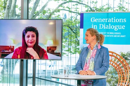 Generalsekretärin Prof. Azza Karam (li.) und Lindaus Oberbürgermeisterin Dr. Claudia Alfons bei der Pressekonferenz zu „Generationen im Dialog“
© Foto: Ring for Peace