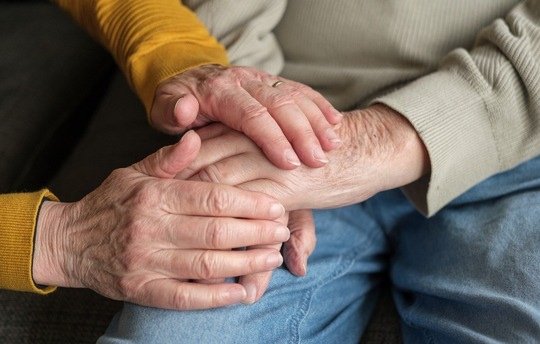 holding-hands-8649669_1280.jpeg