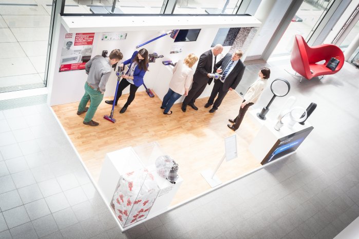 Dyson-Ausstellung_VDI Foyer, Juni 2015.jpg