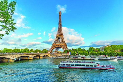 @_lupengyu_GettyImages-1176062521_Bootsfahrt Seine.jpg