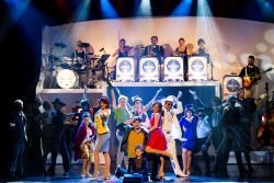 15 Das grosse Finale im Musical HAPPY LANDING_250.jpg