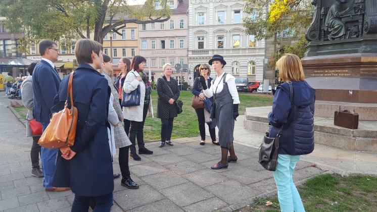 Mitglieder des Verein Städtetourismus in Thüringen bei der Stadtführung.jpg