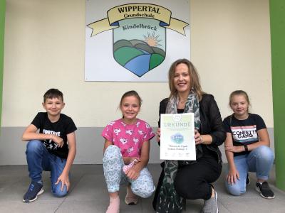 Übergabe_Projekt_534_GSWippertal
Fördervereinsvorsitzende Judith Zachar mit Schülerinnen und Schülern der Wippertalgrundschule
Quelle: Simone Treu