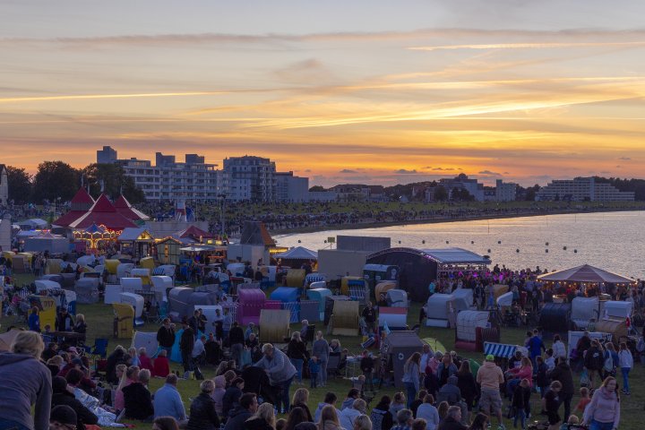 Sommerabend am Meer: Stefanie Heinzmann live in der Grimmershörnbucht