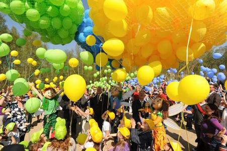 2011 Luftballons gaben den Startschuss für die feierliche Eröffnung der Landesgartenschau