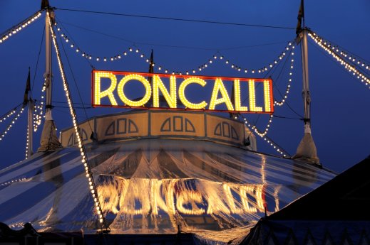Roncalli bei Nacht_web.jpg