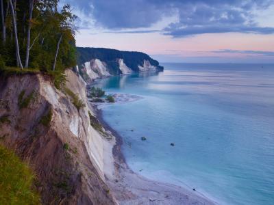 Die Kreideküste im Nationalpark Jasmund auf der Urlaubsinsel Rügen, Foto: TMV/Grundner