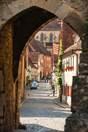 Spannende Stadtrundgänge abseits trockener Jahreszeiten erlebt man entlang der Romantischen Straße.