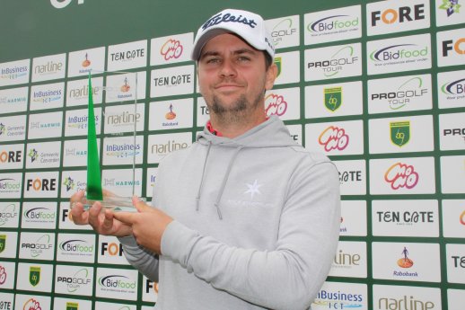 TimoVahlenkamp-MonoGelpenbergOPen-Trophy_ProGolfTour.JPG