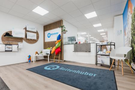OBV storedesign hat das Interieur des Sanitätshauses Rattenhuber in Ingolstadt saniert. (Eingangsbereich)