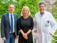 v.l.n.r: Markus Heming, Birga Pagel, PD Dr. h.c. Uwe Spetzger (Bild: Markus Kümmerle)