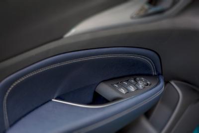 Exklusiv bis ins Detail: Ziernähte und Lederapplikationen werten die Top-of-the-Line-Ausstattung des Opel Insignia Ultimate Exclusive weiter auf