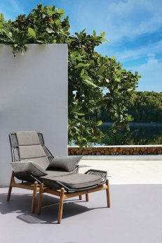 @ZEBRA - Pollux Casual Sessel mit Hocker auf Terrasse kompr.jpg