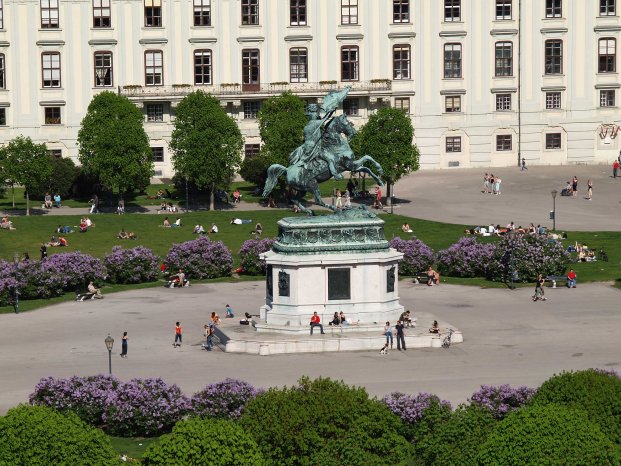 Heldenplatz mit Flieder 15.4.07  B klein.jpg