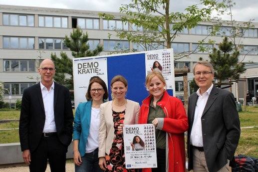 Gruppenbild_Präsidium_kl.JPG